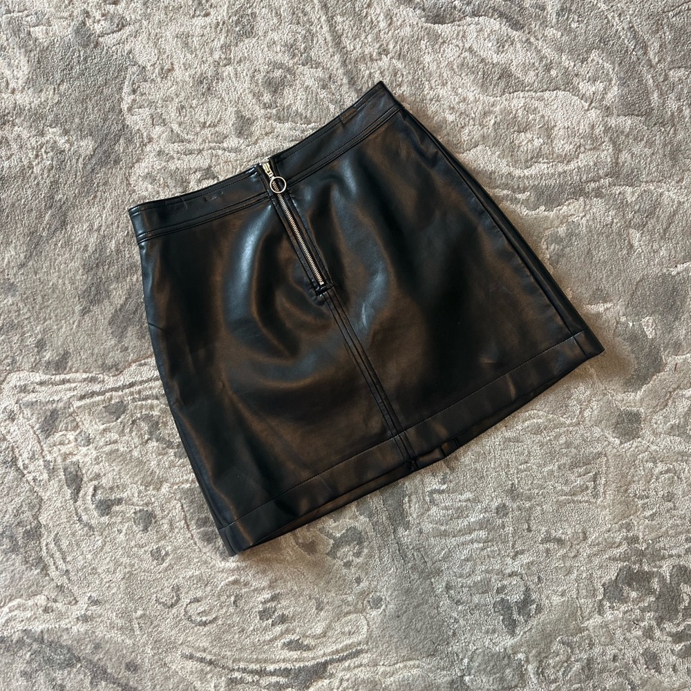 Wilfred | Roxanne Faux Leather Mini Skirt W/ Front Ring Zipper | Black | 4